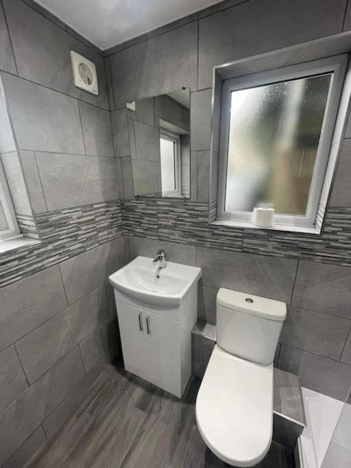 Apartamento Large 1 Bedroom Flat With Private Parking *