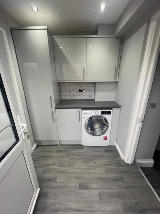 Apartamento Large 1 Bedroom Flat With Private Parking *